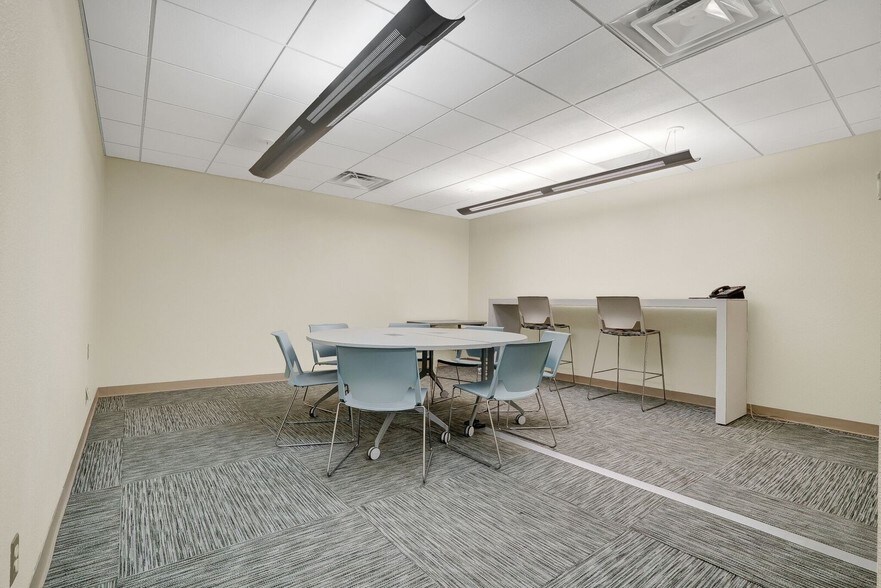 More Photos Of 240 E Sunset Rd, El Paso Office For Lease