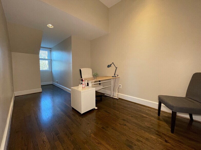 More Photos Of 123 N Henry St, Alexandria Office For Lease