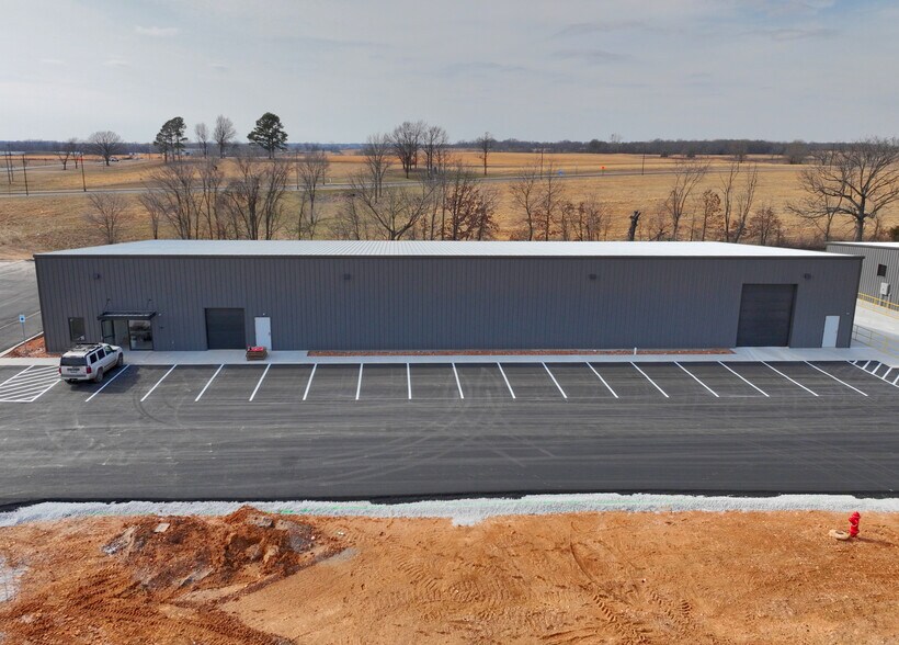 More Photos Of 1894 E 1st Ave, Bentonville Industrial For Lease