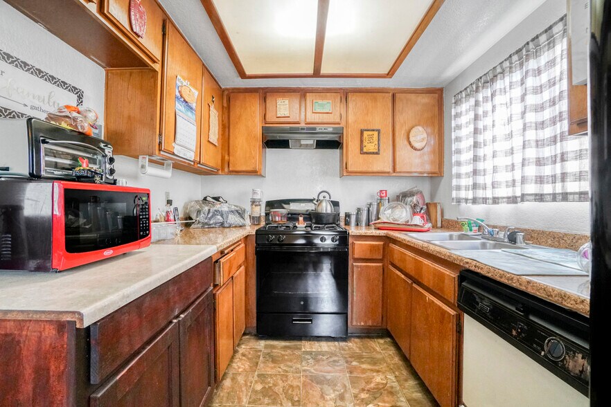 More Photos Of 12032 Manor Dr, Hawthorne Apartments For Sale