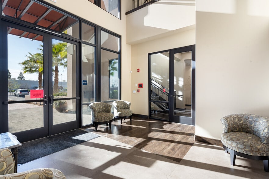 More Photos Of 1608 Norris Rd, Bakersfield Office For Lease