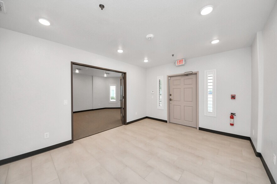 More Photos Of 6536 Greatwood Pky, Sugar Land Office For Sale