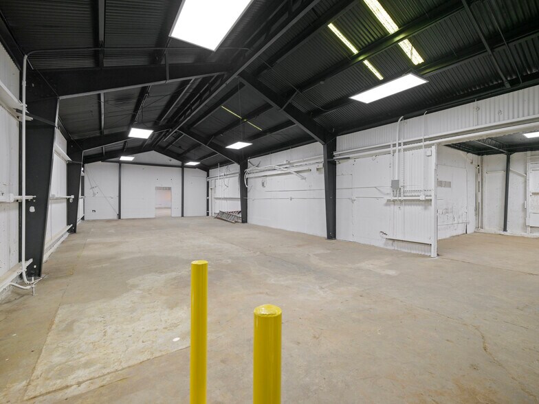 More Photos Of 2215 Randolph St, Huntington Park Manufacturing For Sale