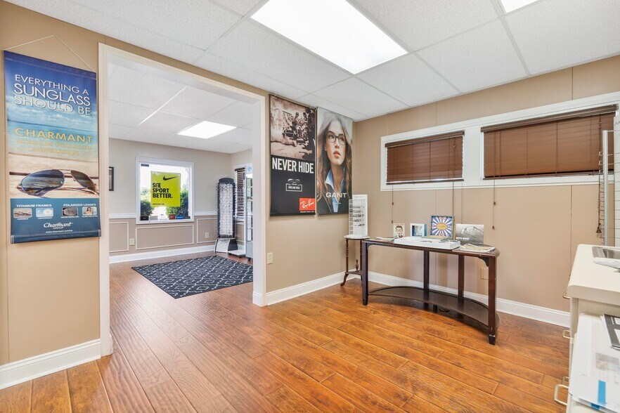 More Photos Of 428 Hospital Drive, Columbus Medical For Sale