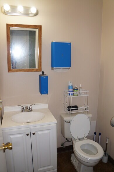 More Photos Of 1011-1025 W Fort Williams St, Sylacauga Office For Lease