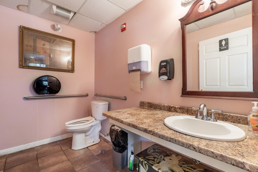 More Photos Of 414 Boston St, Topsfield Office For Sale