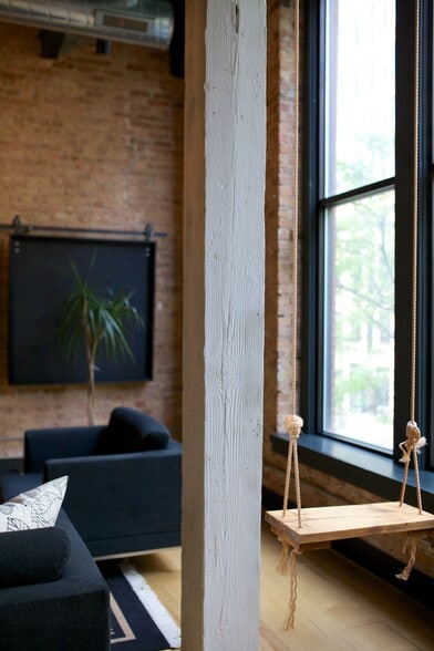 More Photos Of 321 S Jefferson St, Chicago Storefront Retail Office For Lease