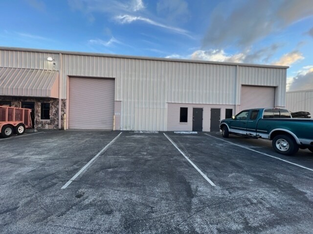 More Photos Of 1725 S Nova Rd, Daytona Beach Warehouse For Sale