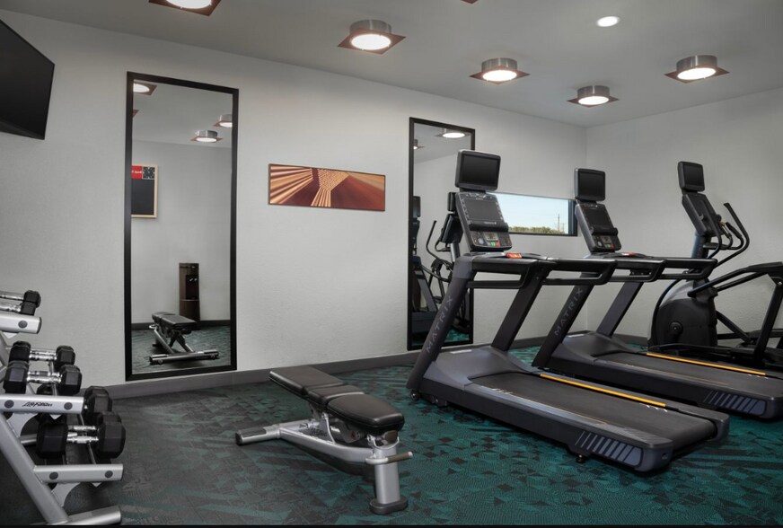 More Photos Of 2700 Travis St, DeSoto Hospitality For Sale