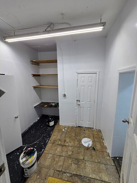 More Photos Of 372 Ten Eyck St, Brooklyn Warehouse For Lease