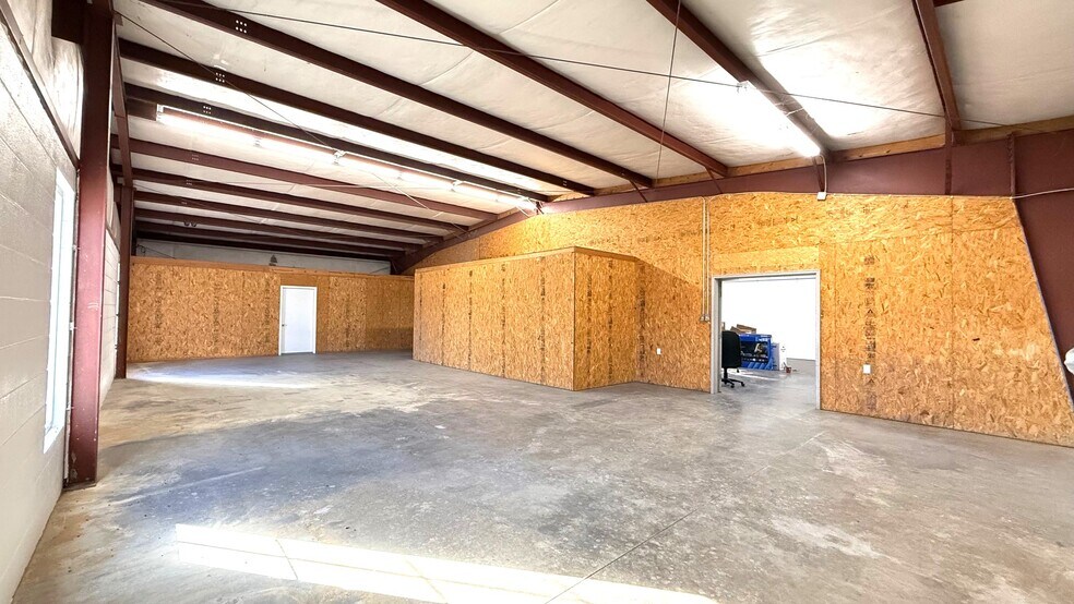 More Photos Of 3020 Cherokee Park Rd, Morristown Industrial For Lease