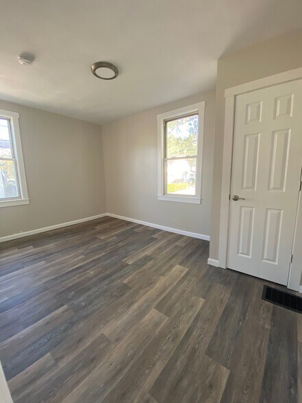 More Photos Of 106 Birch St, Manchester Apartments For Sale