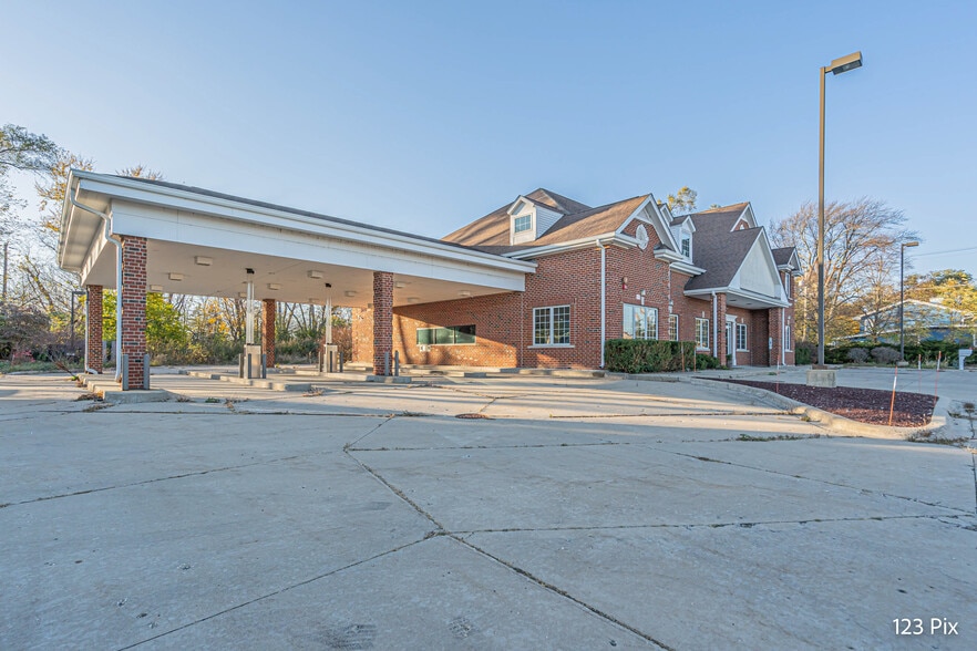 More Photos Of 41412 N Route 83, Antioch Office For Sale