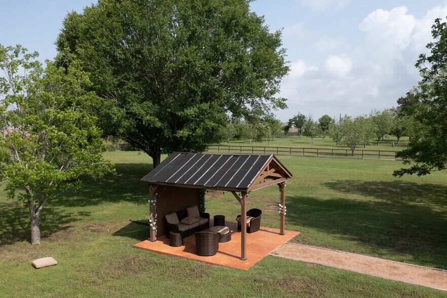 More Photos Of 10419 W Hidden Lake Ln, Richmond Religious Facility For Sale