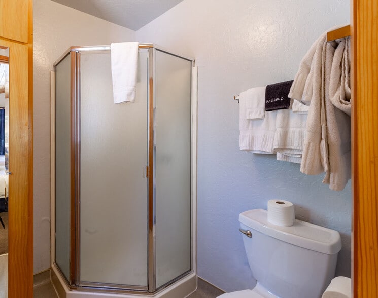 More Photos Of 500 Dodge Ridge Rd, Pinecrest Hotel For Sale