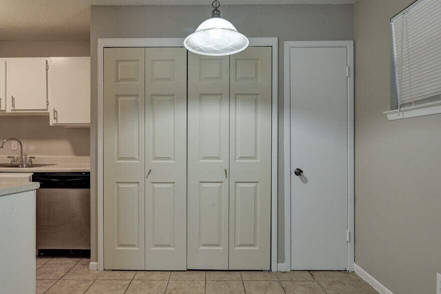 More Photos Of 737 W Mayfield Blvd, San Antonio Apartments For Sale