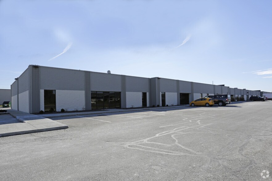 More Photos Of 1811 Executive Dr, Indianapolis Distribution For Lease