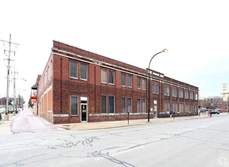 More Photos Of 15-17 N Broadway St, Akron General Retail For Sale