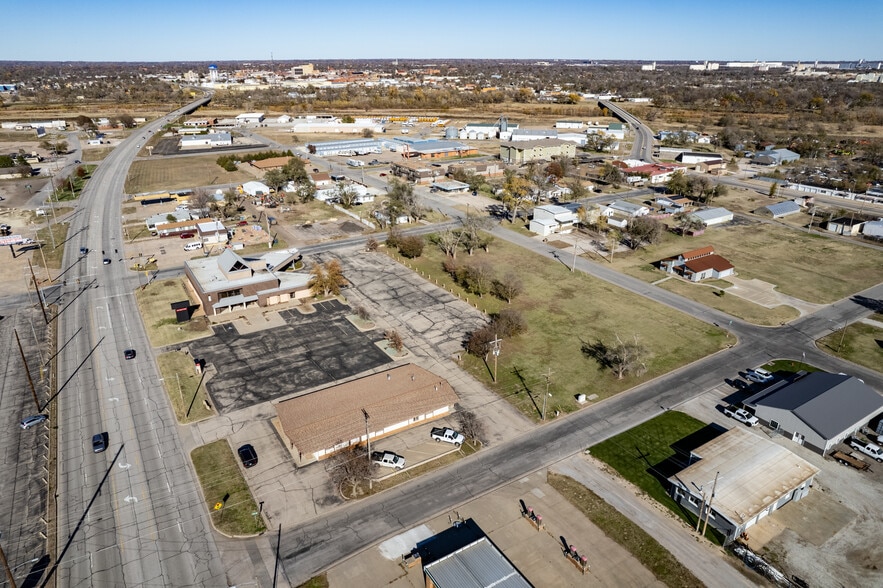 More Photos Of 524 N Main St, South Hutchinson Bank For Sale