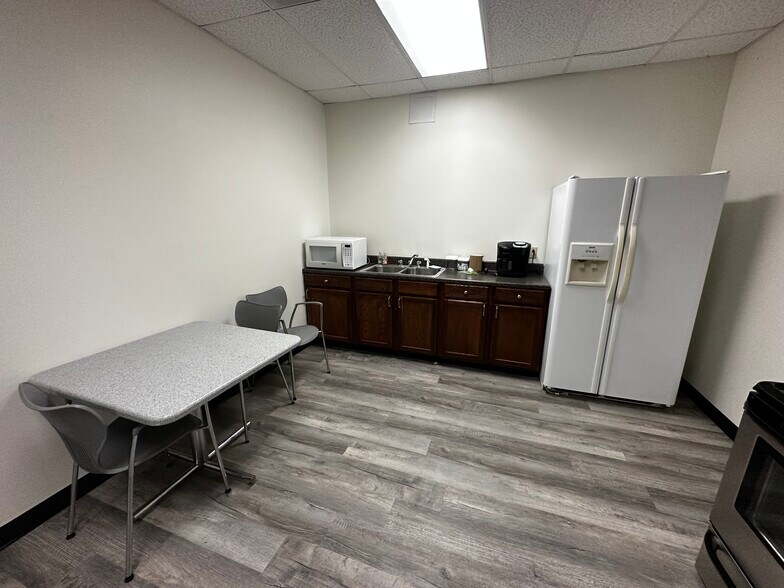 More Photos Of 797 Cool Spring Rd, Mingo Junction Office For Lease