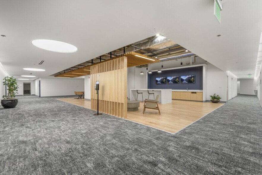 More Photos Of 3500 Depauw Blvd, Indianapolis Office For Lease