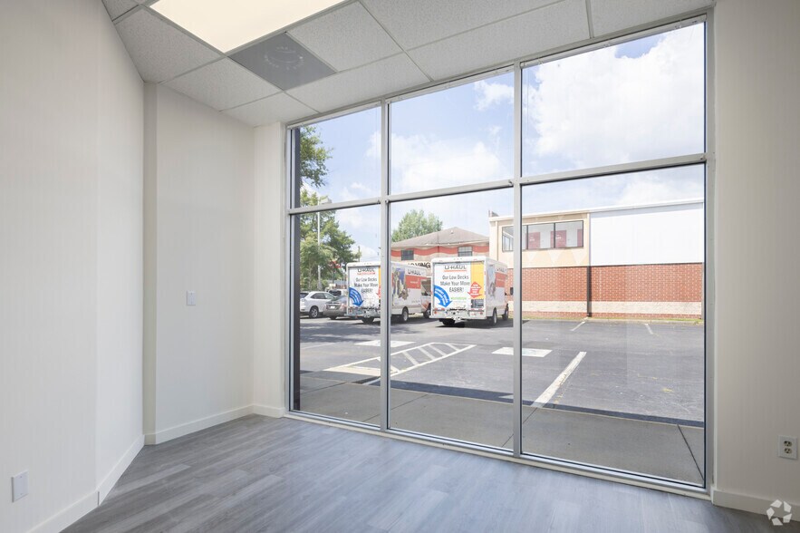 More Photos Of 2101 Main St, Columbia Freestanding For Lease