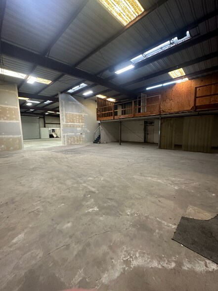 More Photos Of 11420 N Woodside Ave, Santee Warehouse For Lease