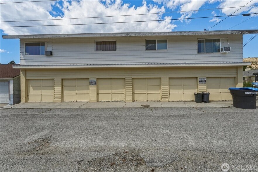 More Photos Of 315 W Gibson AVE, Chelan Apartments For Sale