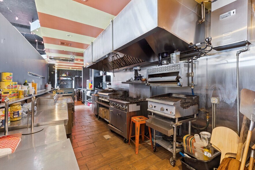 More Photos Of 1012 N Walker Ave, Oklahoma City Bar For Lease