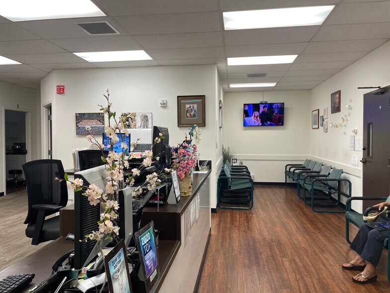 More Photos Of 98-1247 Kaahumanu St, Aiea Office For Sale