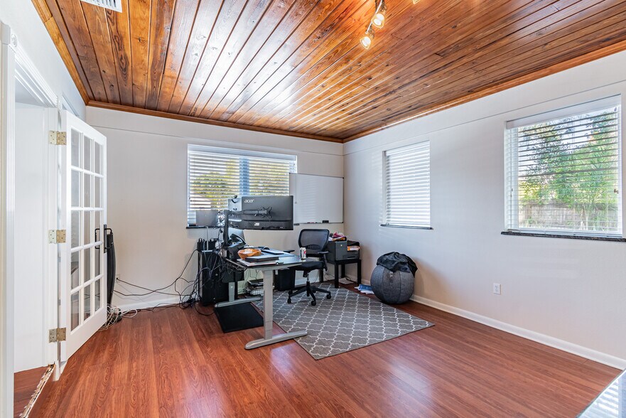 More Photos Of 110 Crenshaw Lake Rd, Lutz Office For Lease