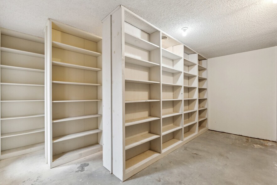 More Photos Of 303 N Ridgeway Dr, Cleburne Medical For Sale