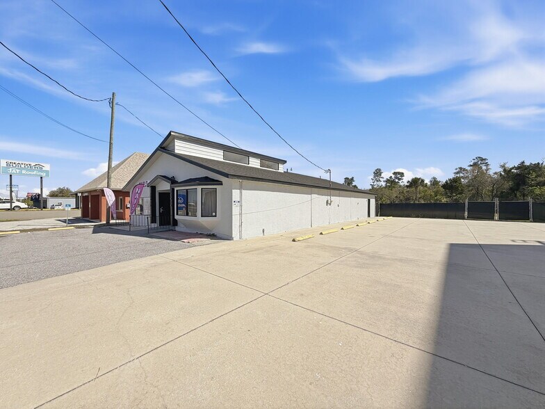 More Photos Of 13414 US Highway 19, Hudson Showroom For Lease