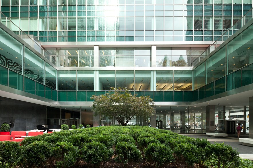 More Photos Of 390 Park Ave, New York Coworking Space