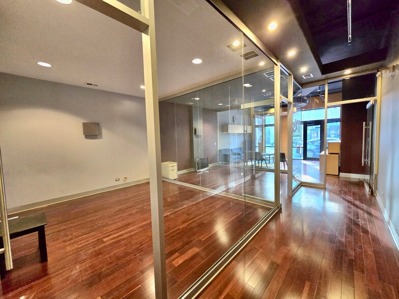 More Photos Of 2239 W North Ave, Chicago Medical For Lease