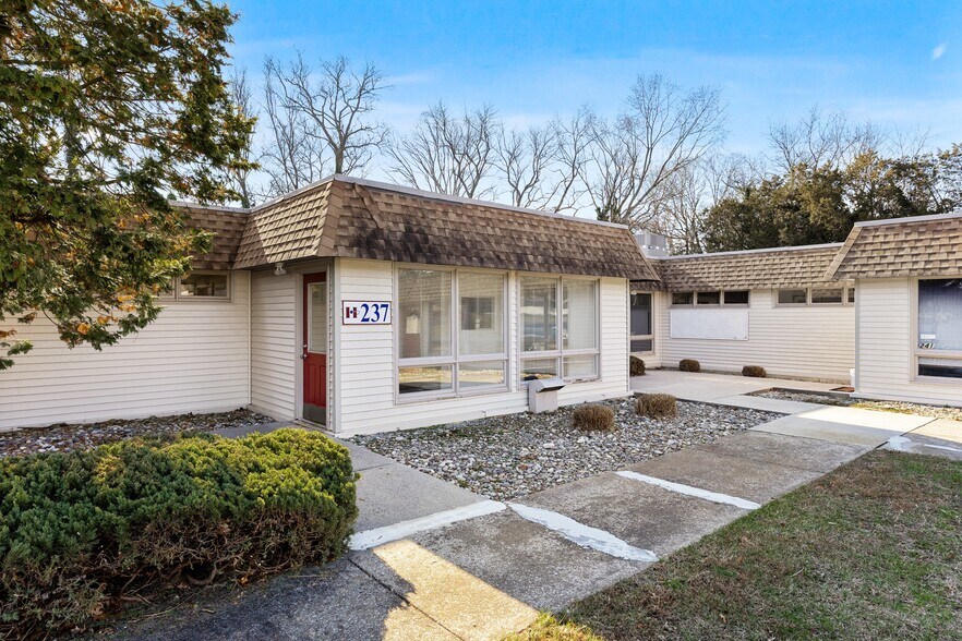 More Photos Of 225-251 Laurel Heights Dr, Bridgeton Medical For Lease