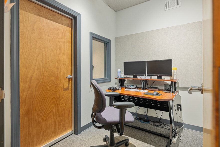 More Photos Of 514 Flat Shoals Ave, Atlanta Bank For Lease
