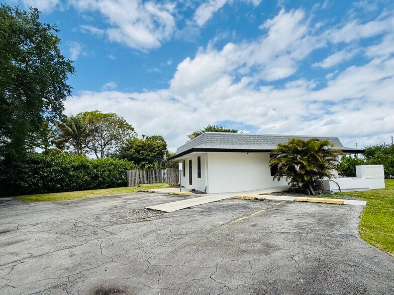Primary Photo Of 18100 SW 97th Ave, Palmetto Bay Office For Lease
