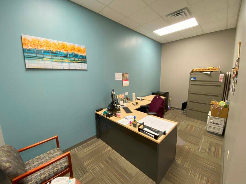 More Photos Of 2021 Goose Lake Rd, Sauget General Retail For Lease