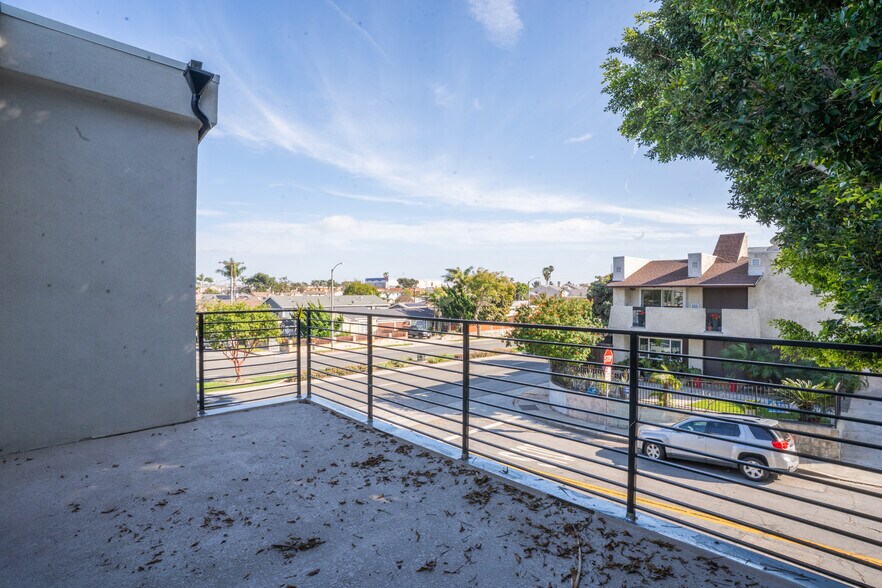 More Photos Of 2707 Ruhland Ave, Redondo Beach Multifamily For Sale