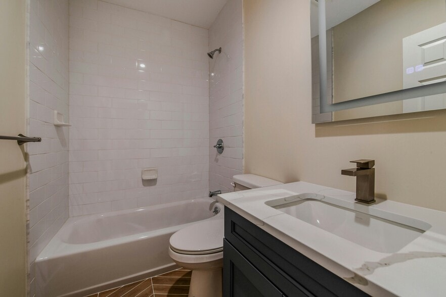 More Photos Of 400 New York Ave, Huntington Restaurant For Sale