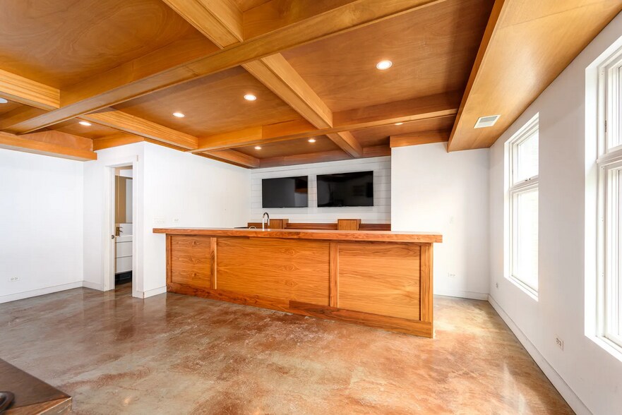 More Photos Of 242 N Western Ave, Chicago Warehouse For Sale