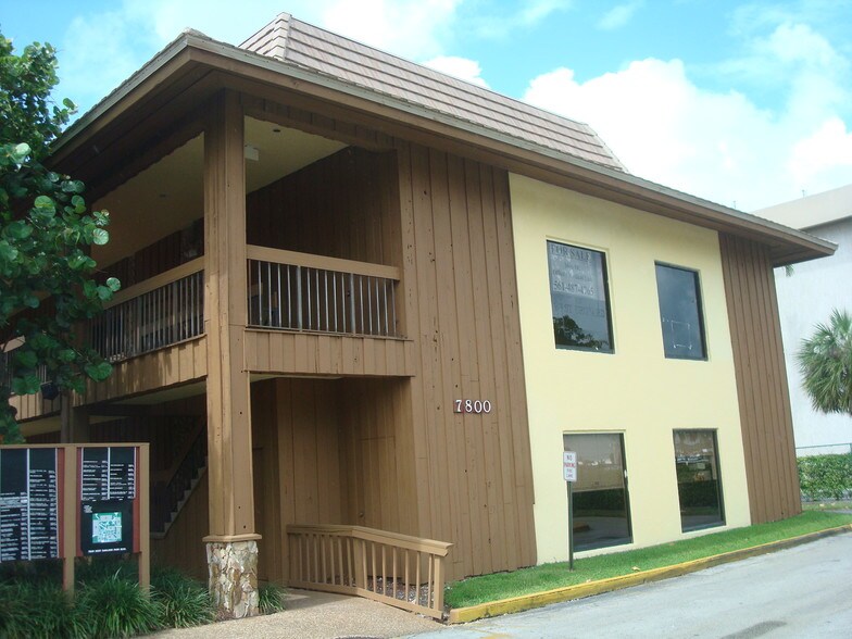 More Photos Of 7800 W Oakland Park Blvd, Sunrise Medical For Lease