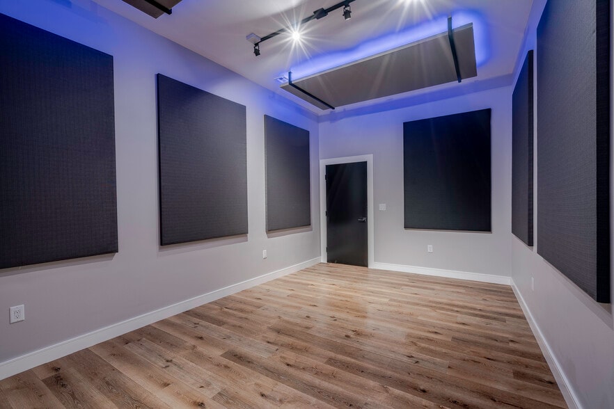 More Photos Of 10440 Burbank Blvd, North Hollywood Office For Sale