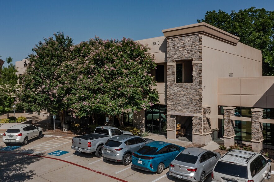 More Photos Of 8610 Greenville Ave, Dallas Medical For Lease