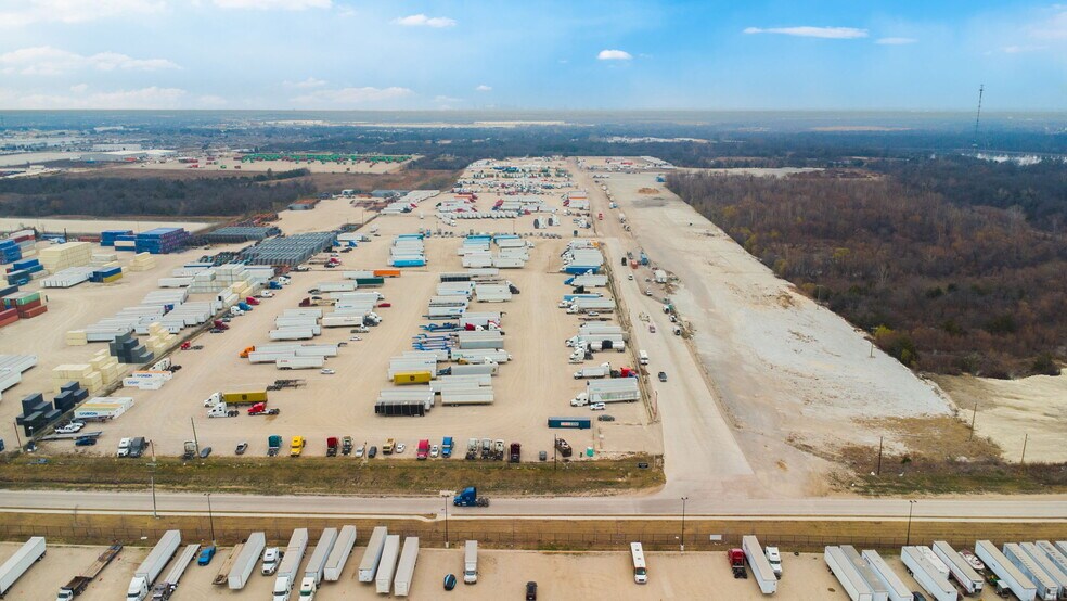 More Photos Of 1600 Fulghum, Hutchins Land For Lease