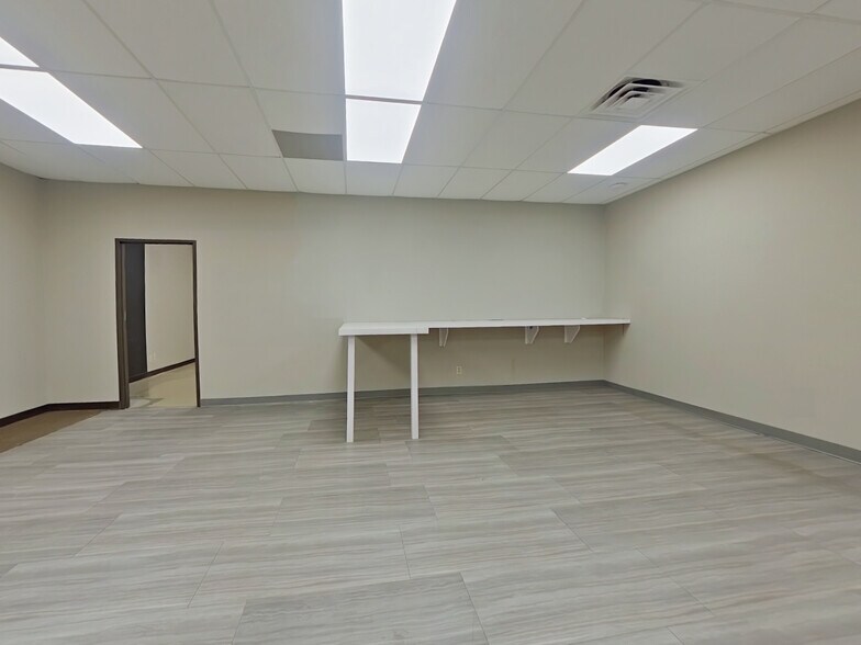 More Photos Of 3033 Kellway Dr, Carrollton Research And Development For Lease