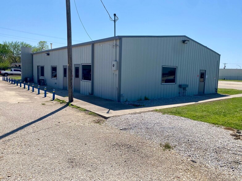 More Photos Of 1401 E Highway 82, Gainesville Industrial For Lease