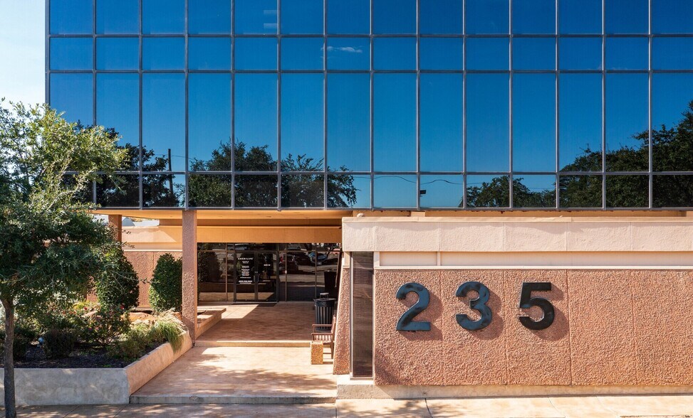 More Photos Of 235 NE Loop 820, Hurst Office For Lease