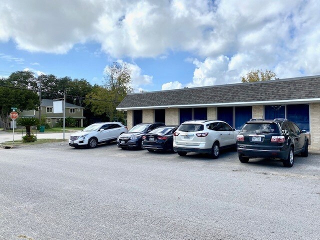 More Photos Of 2000 Cedar Dr, La Marque Unknown For Lease